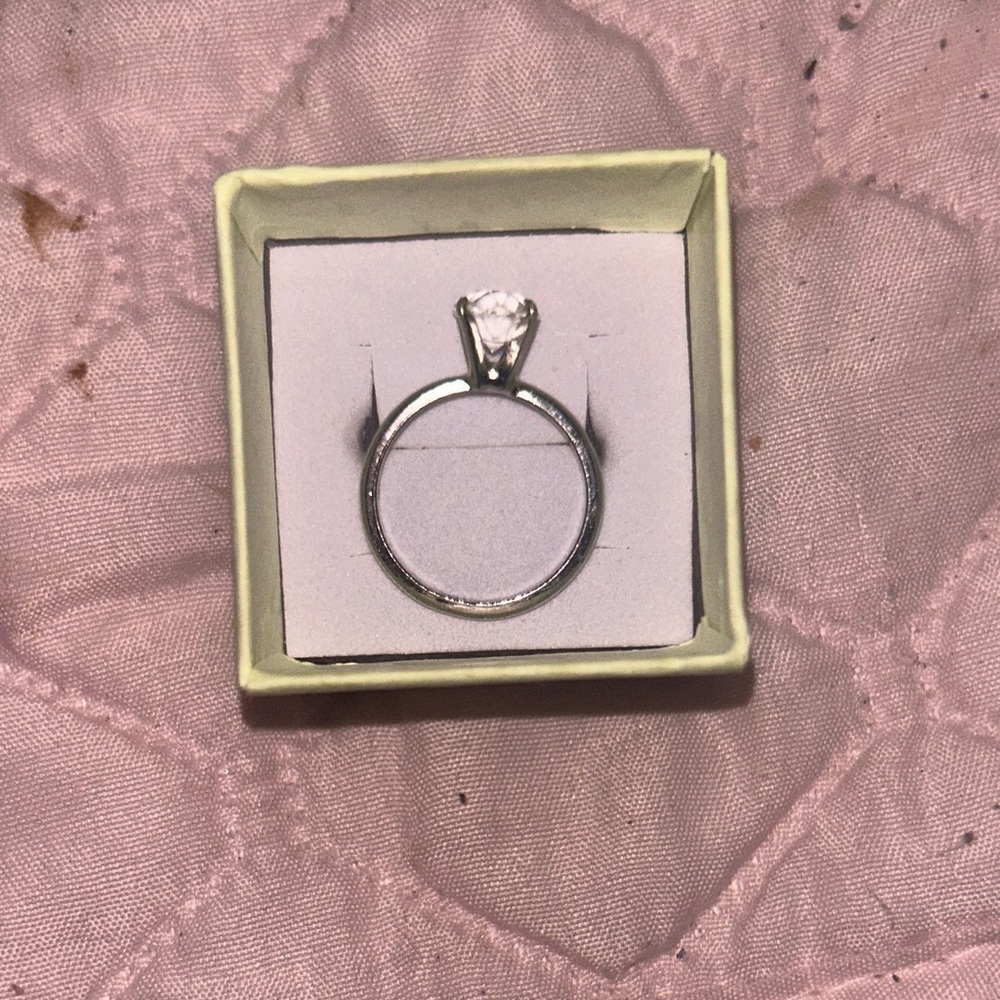 Vintage Elegant Vanderbilt Silver Solitaire Ring - Picture 3 of 5